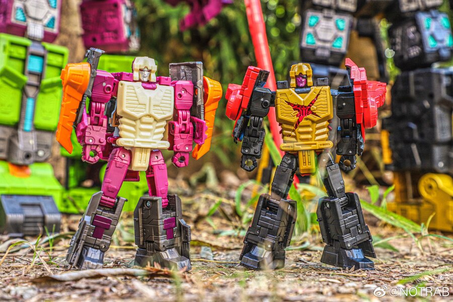 Transformer Generation Selects Titan Black Zarak In Hand Image  (11 of 13)